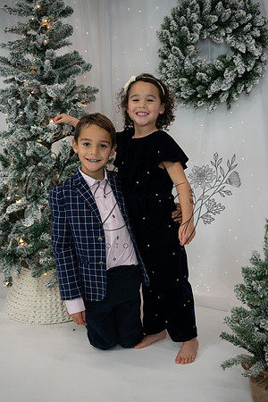 ChristmasMini2026-Theo&Esme-32