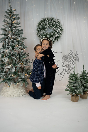 ChristmasMini2026-Theo&Esme-27