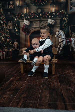 ChristmasMini2026-Archie&Carter-090