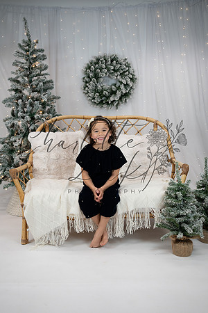 ChristmasMini2026-Theo&Esme-10