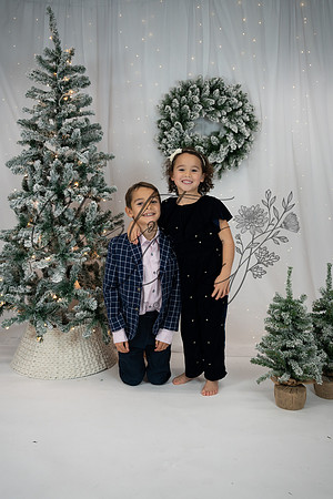 ChristmasMini2026-Theo&Esme-25