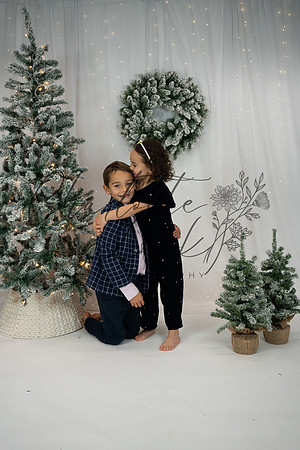 ChristmasMini2026-Theo&Esme-29
