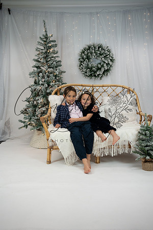 ChristmasMini2026-Theo&Esme-04