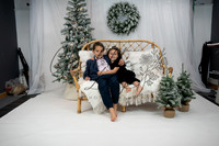 ChristmasMini2026-Theo&Esme-03