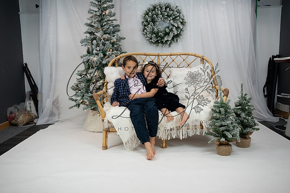 ChristmasMini2026-Theo&Esme-03