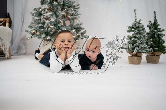 ChristmasMini2026-Archie&Carter-059