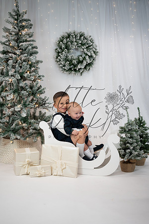 ChristmasMini2026-Archie&Carter-006