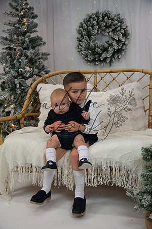 ChristmasMini2026-Archie&Carter-052