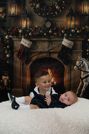 ChristmasMini2026-Archie&Carter-100