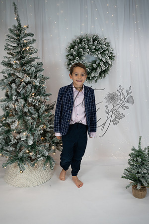 ChristmasMini2026-Theo&Esme-40