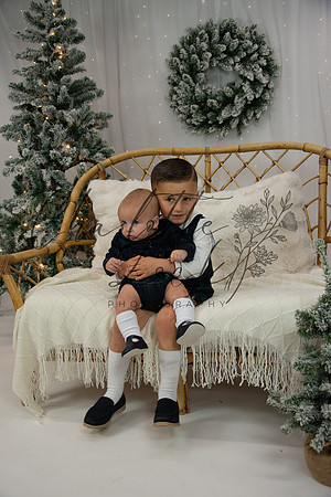 ChristmasMini2026-Archie&Carter-048