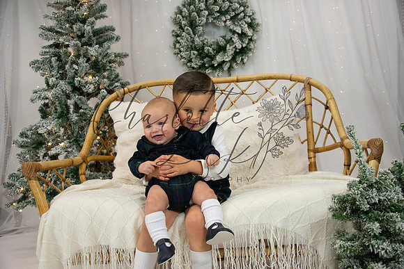 ChristmasMini2026-Archie&Carter-049
