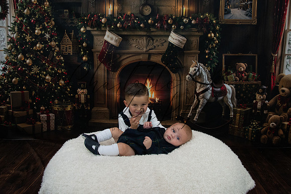 ChristmasMini2026-Archie&Carter-097