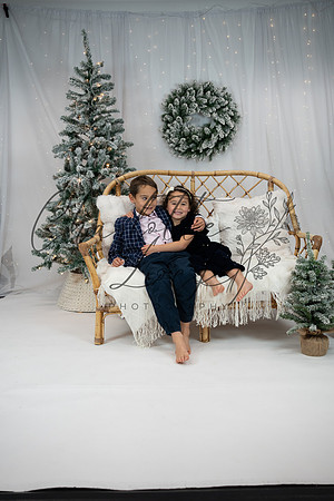 ChristmasMini2026-Theo&Esme-05