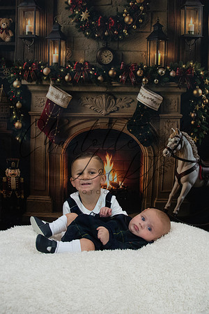 ChristmasMini2026-Archie&Carter-098