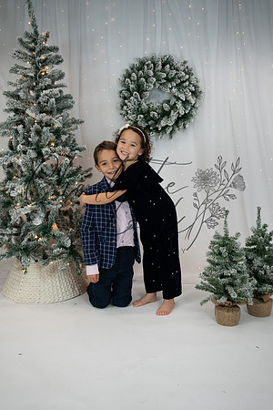 ChristmasMini2026-Theo&Esme-26