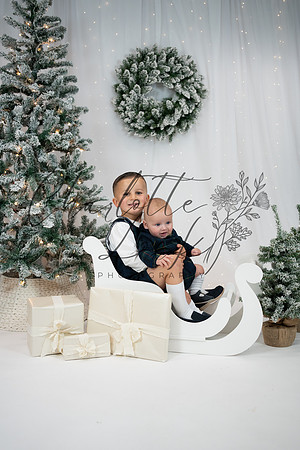 ChristmasMini2026-Archie&Carter-017