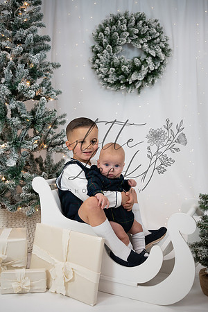 ChristmasMini2026-Archie&Carter-009