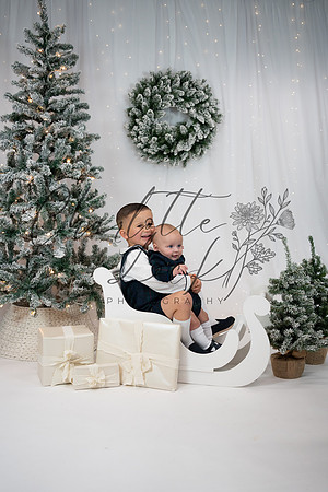 ChristmasMini2026-Archie&Carter-007