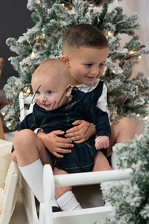 ChristmasMini2026-Archie&Carter-019