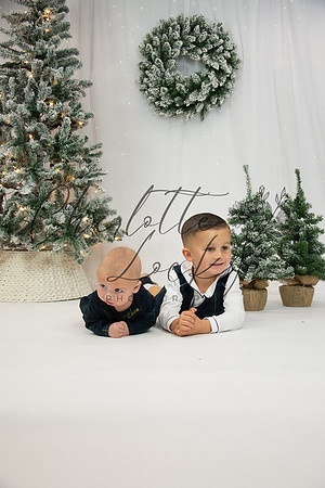 ChristmasMini2026-Archie&Carter-076