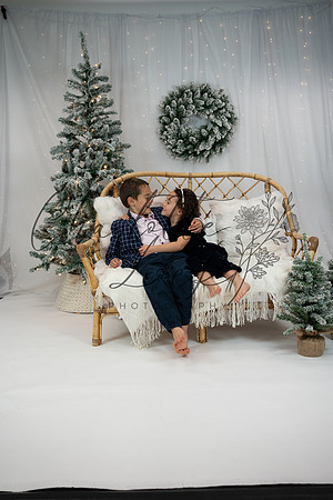 ChristmasMini2026-Theo&Esme-07