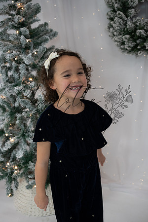 ChristmasMini2026-Theo&Esme-37