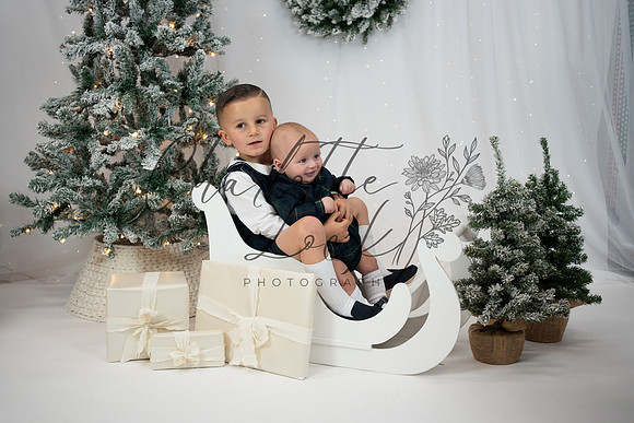 ChristmasMini2026-Archie&Carter-011