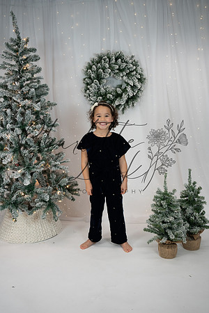ChristmasMini2026-Theo&Esme-35
