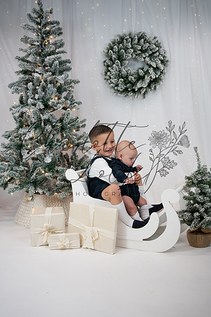 ChristmasMini2026-Archie&Carter-008