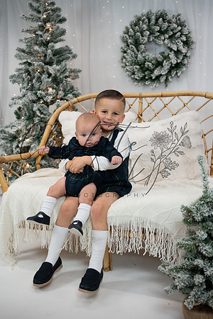 ChristmasMini2026-Archie&Carter-046