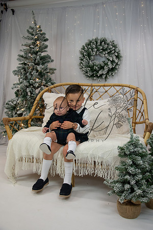 ChristmasMini2026-Archie&Carter-050