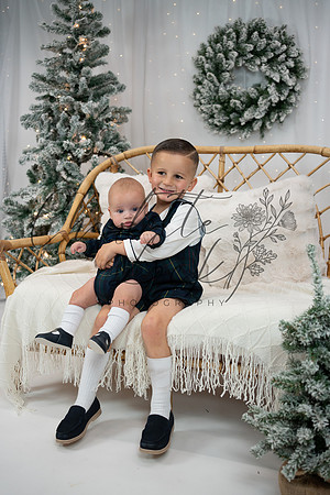 ChristmasMini2026-Archie&Carter-047
