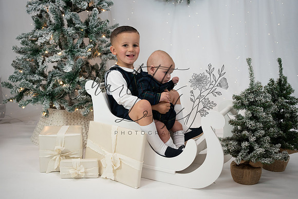 ChristmasMini2026-Archie&Carter-010