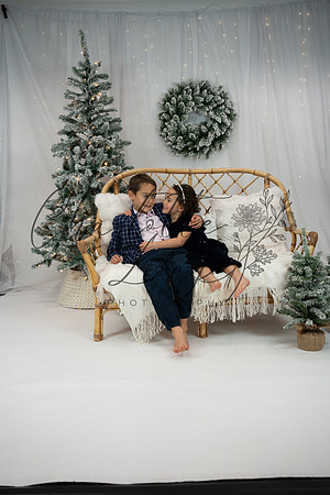 ChristmasMini2026-Theo&Esme-06