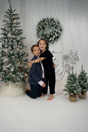 ChristmasMini2026-Theo&Esme-28