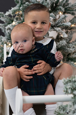 ChristmasMini2026-Archie&Carter-021